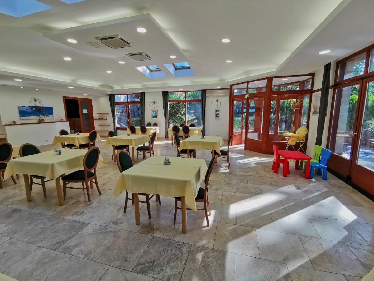 Imola Garden Vendeghaz Hotel Balatonfured Ngoại thất bức ảnh