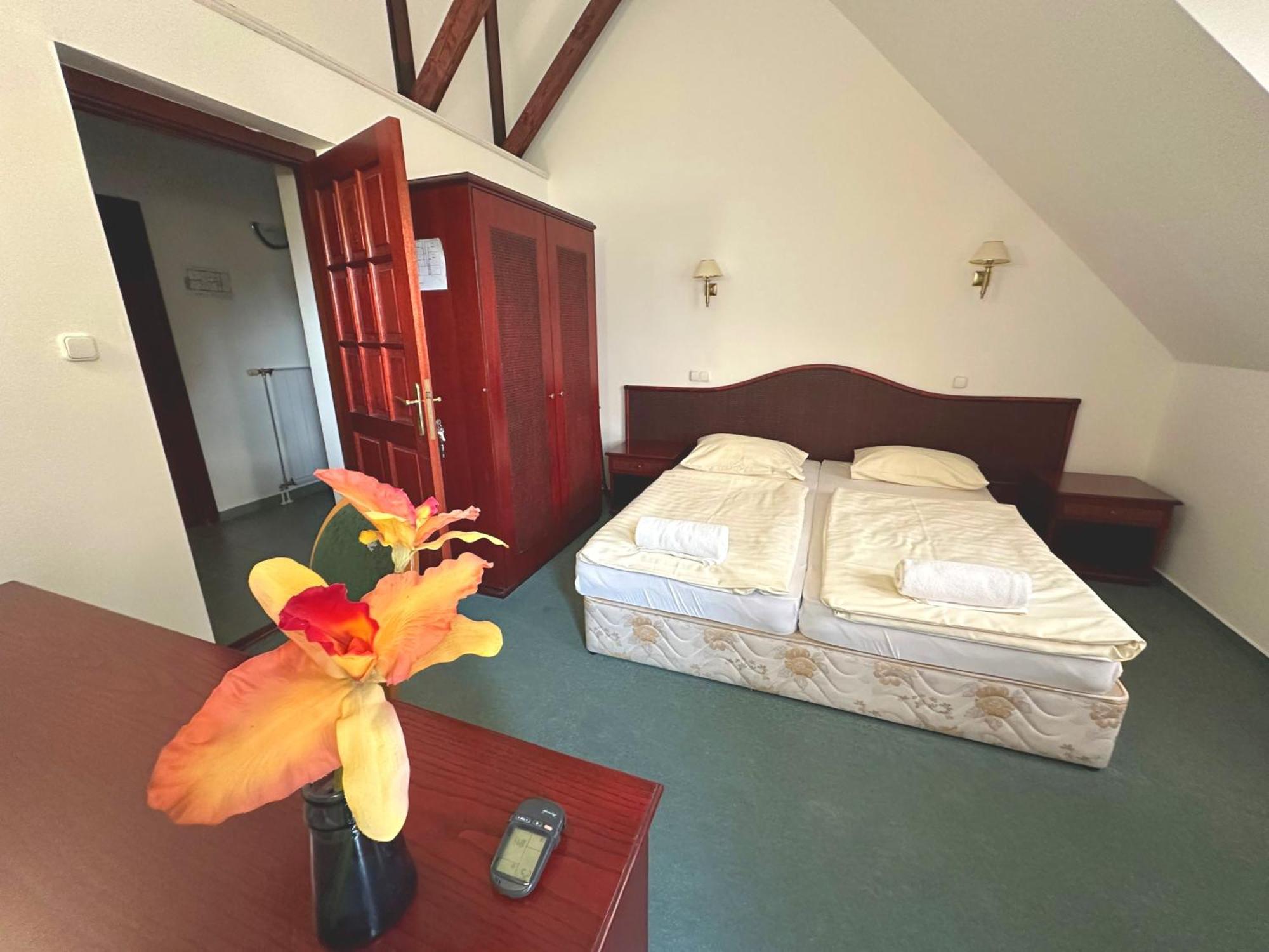 Imola Garden Vendeghaz Hotel Balatonfured Ngoại thất bức ảnh