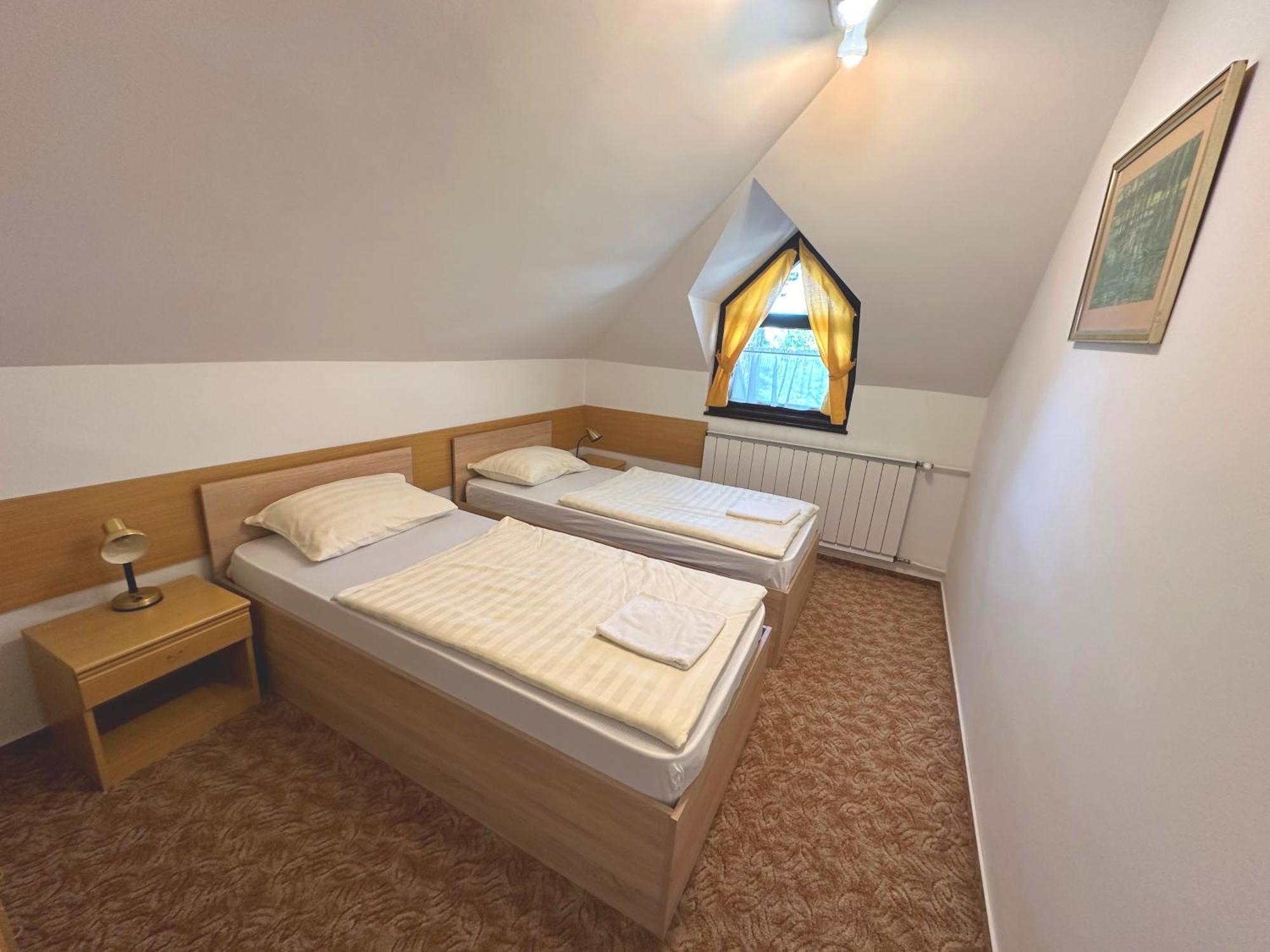 Imola Garden Vendeghaz Hotel Balatonfured Ngoại thất bức ảnh