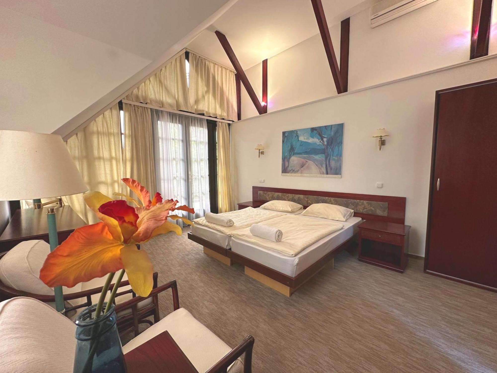 Imola Garden Vendeghaz Hotel Balatonfured Ngoại thất bức ảnh